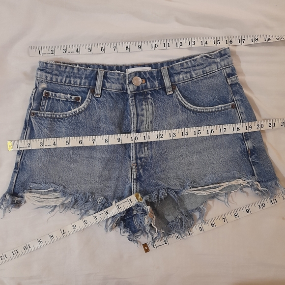 ● ZARA | High Waisted Ripped Distressed Demin Short - Picture 5 of 16